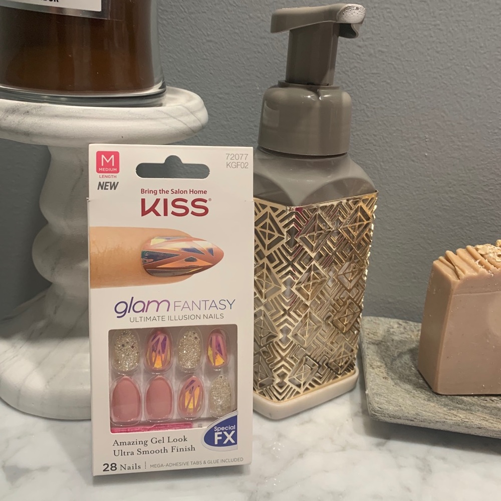 Press on nails